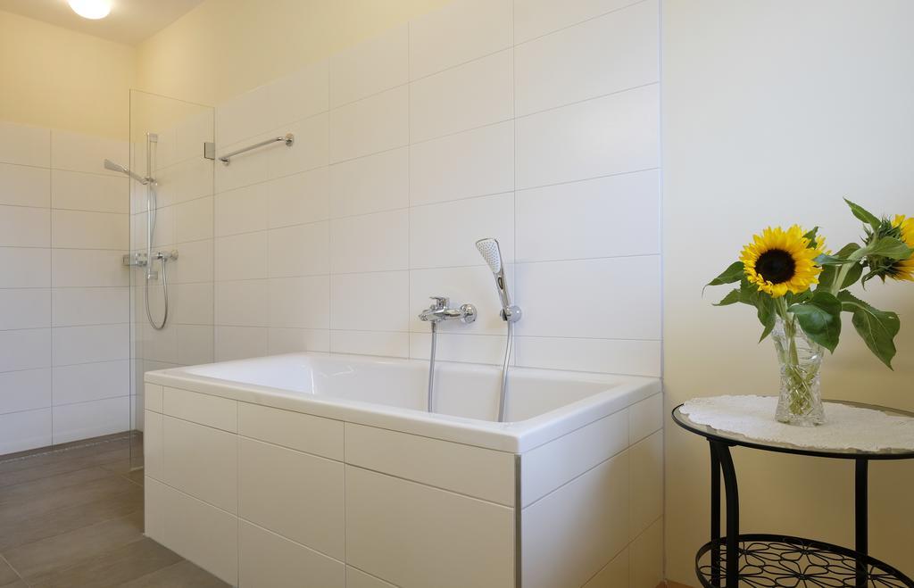 Nachtquartier Zur Dankbarkeit Apartment Подерсдорф ам Зее Екстериор снимка